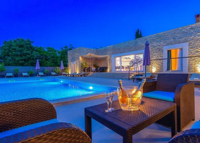 Timy Villa With Pool
