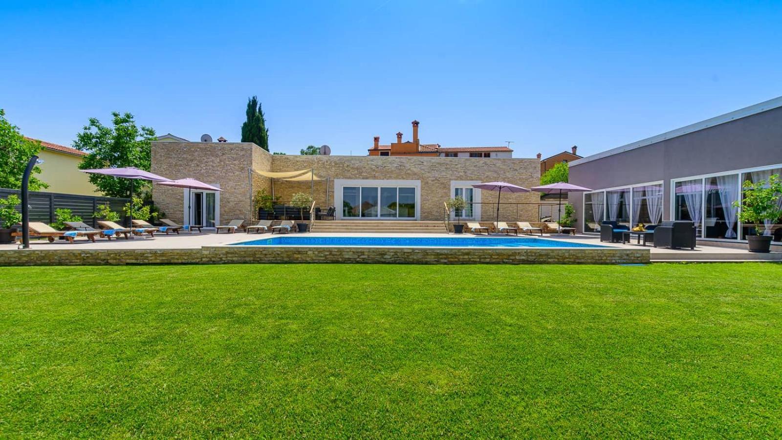 Timy Villa With Pool Apartment
