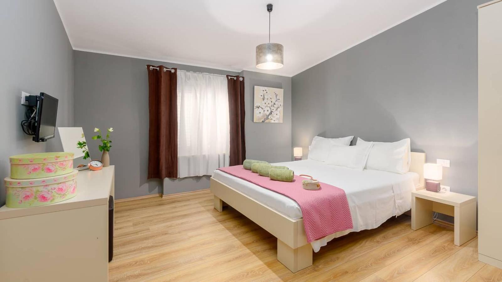 Timy Villa With Pool Apartman