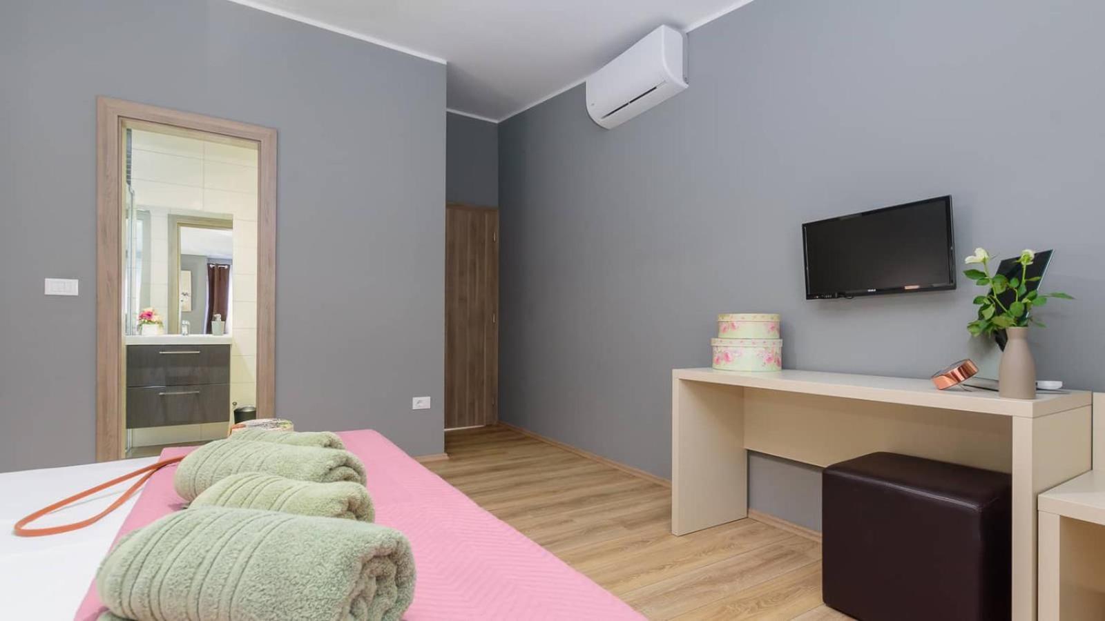 Timy Villa With Pool Apartment Rovinj