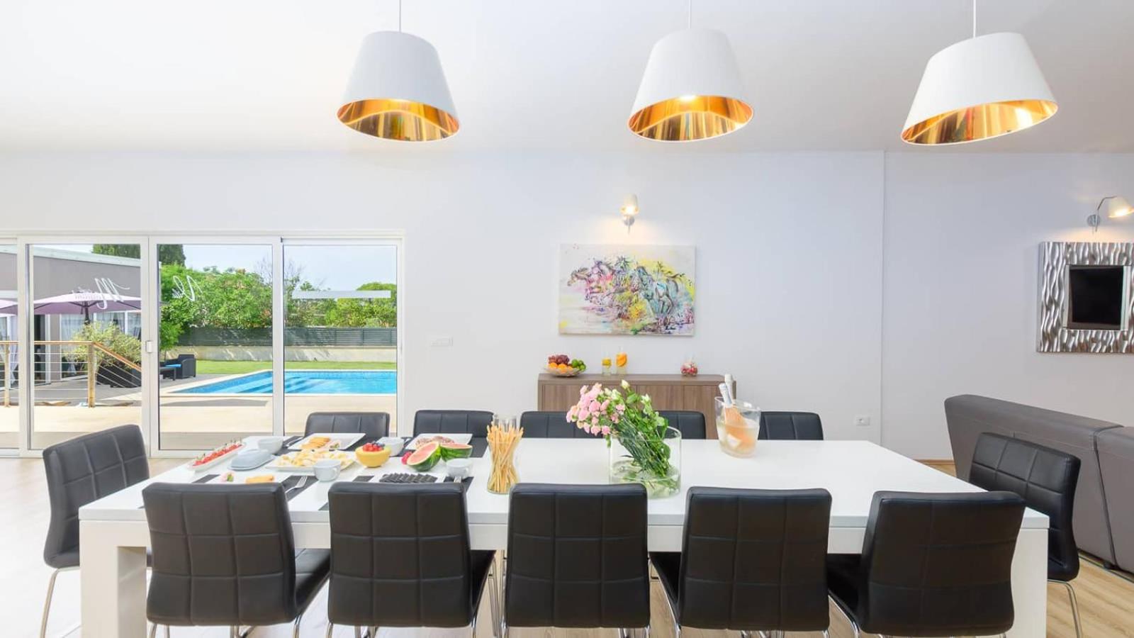 Timy Villa With Pool Apartman